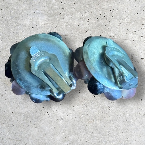 Seven 7 pairs vintage clip on estate earrings in blacks and grays marked Japan - Picture 4 of 15